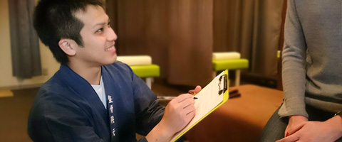 初回のみ患者様の状態を正確に知るため問診を行います